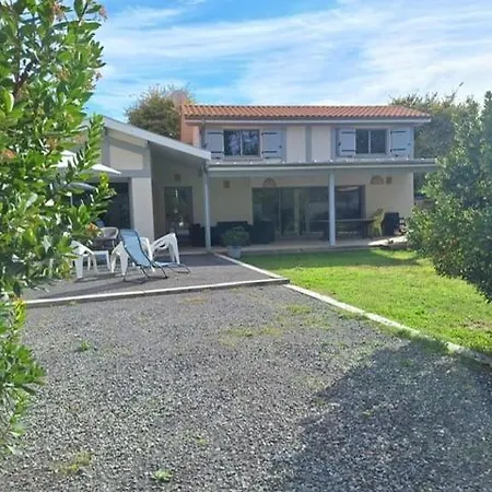 Maison 6 A 8 Pers Au Bord Du De Holiday home Biscarrosse
